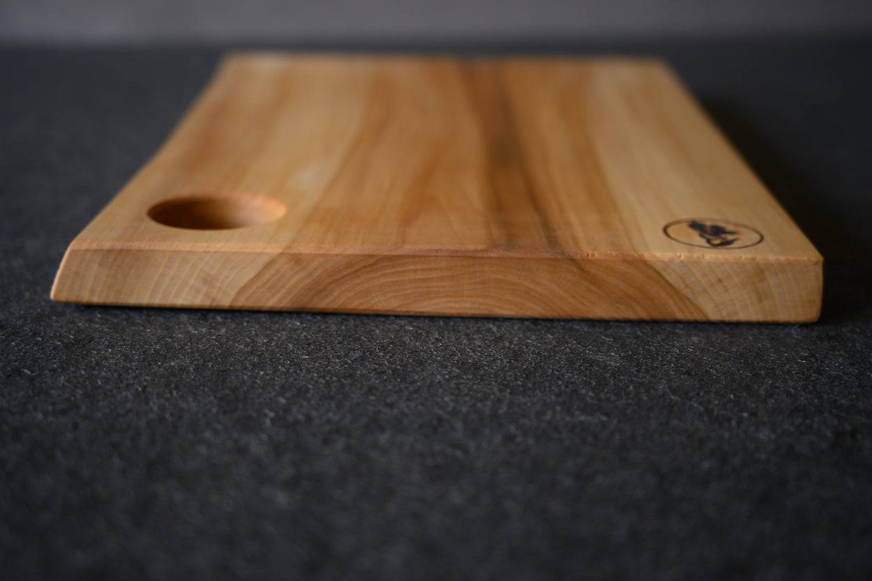 Detailansicht Maserung Schneidebrett aus einem Stück Vogelbeere