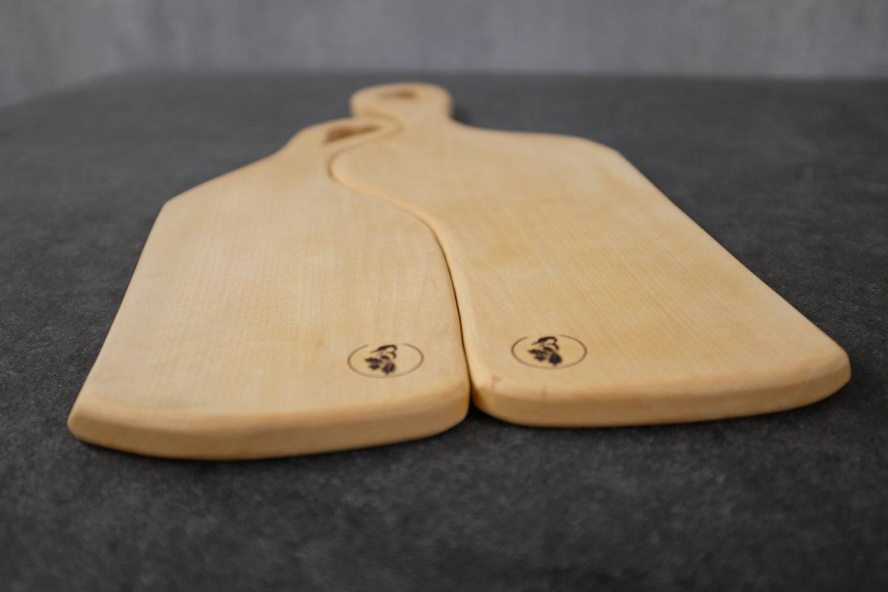 Hochzeitsbrett, 2-teilig, aus einem Stück massiver Birke, liegend.