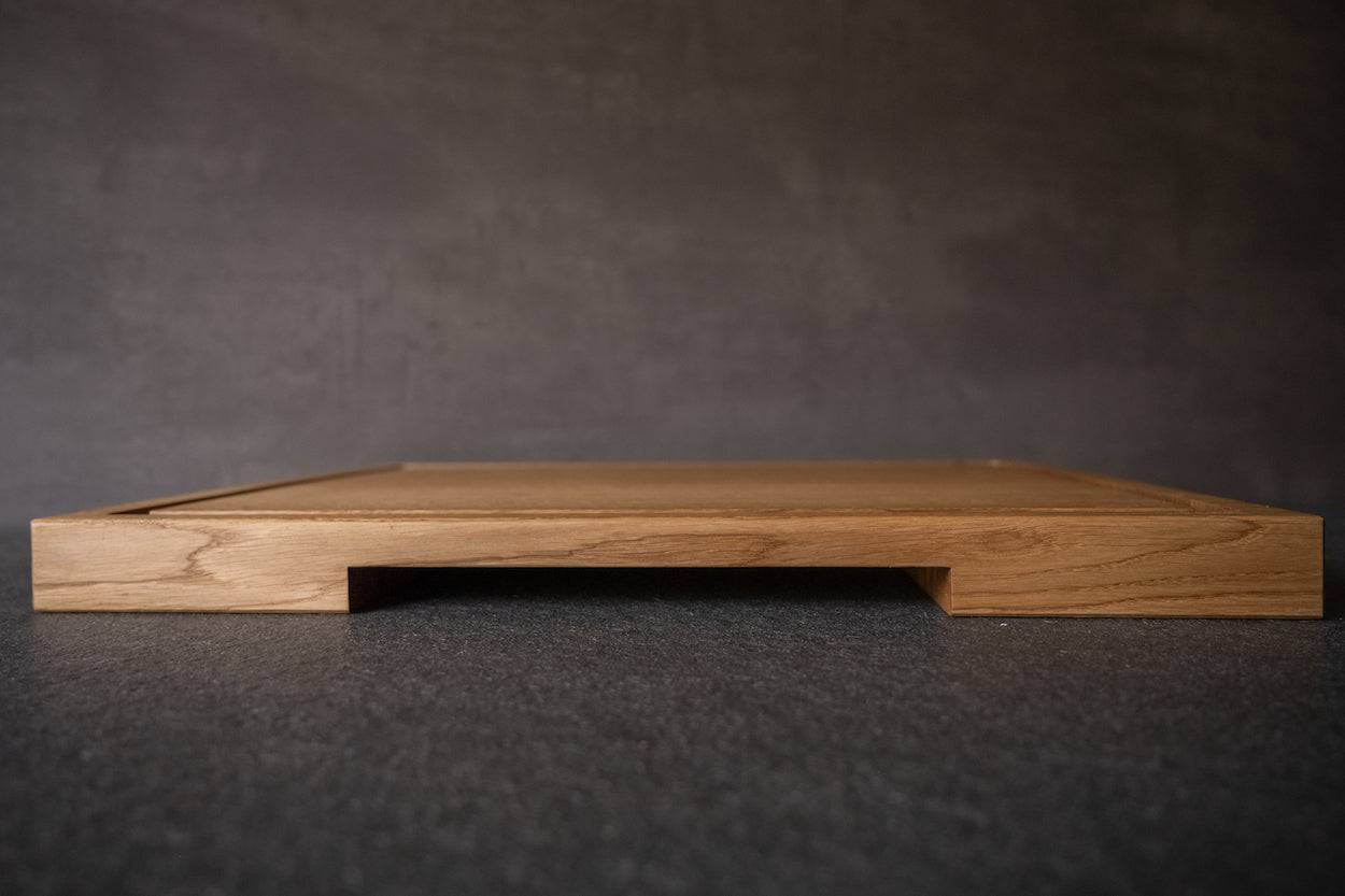 Frontansicht Aussparung für die Saft-Auffangschale.