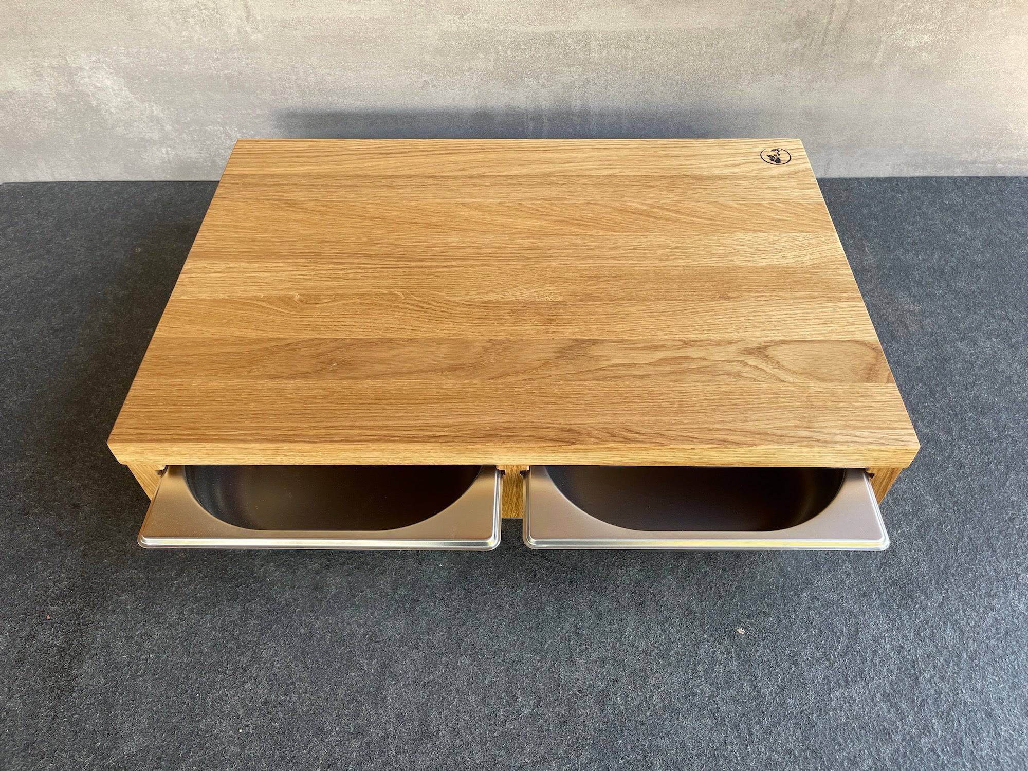 Schneidebrett in Eiche mit zwei großen Auffangschalen