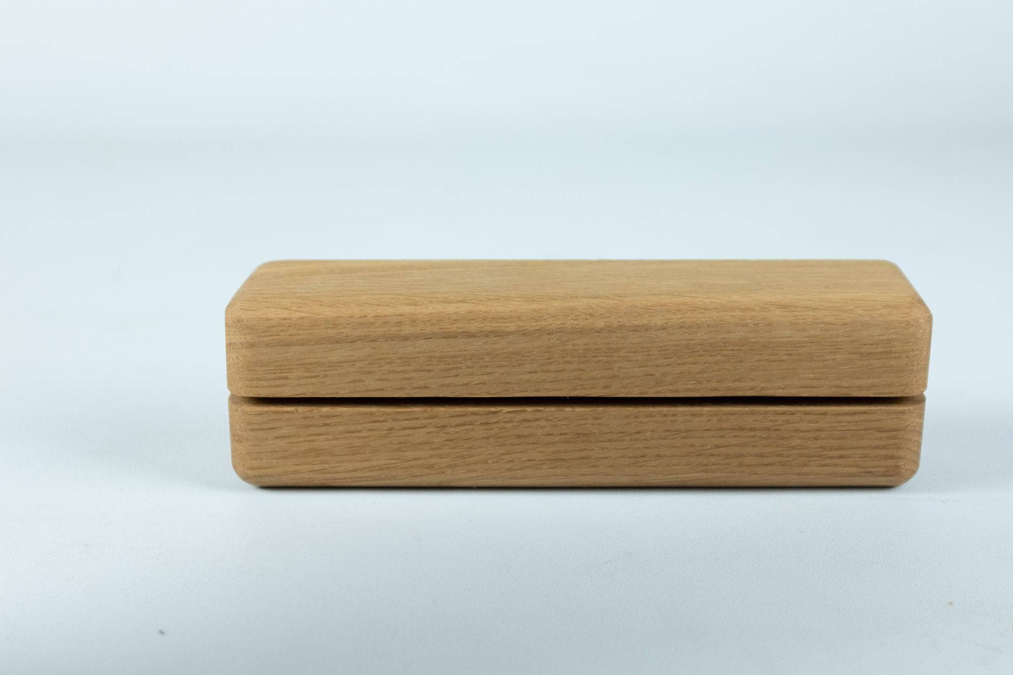 Frontalansicht Holz Speisekartenhalter aus Eiche