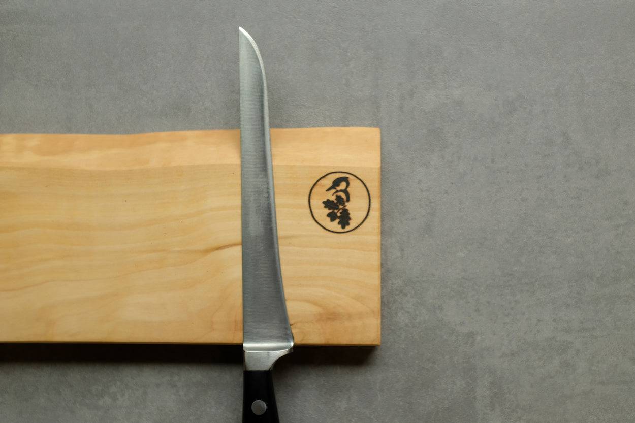 Detailansicht Vogelbeere Magnet Messerhalter.