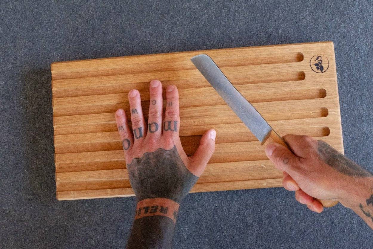 Brotmesser mit glatter Klinge und Griff aus Kirschbaum