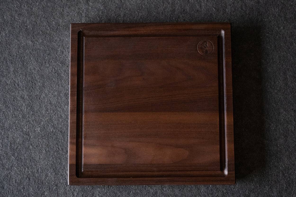 Nussbaum Schneidebrett Ansicht von oben Saftrille