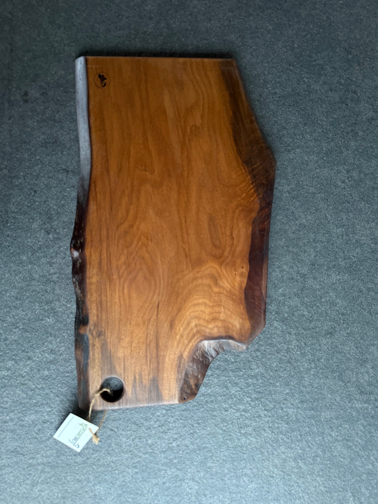 Schneidebrett Vollholz mit Waldkante