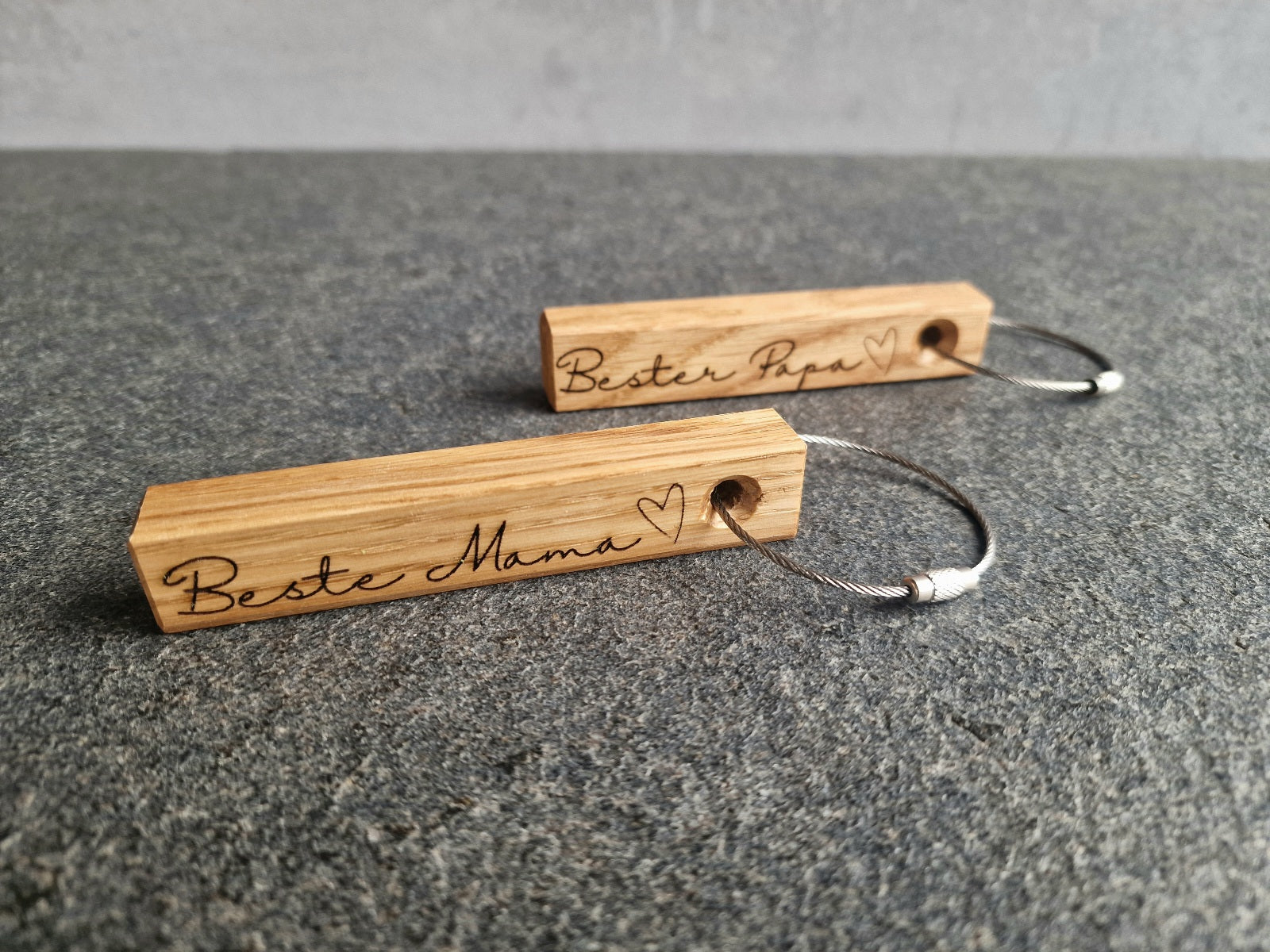Holz Schlüsselanhänger für Muttertag und Vatertag.