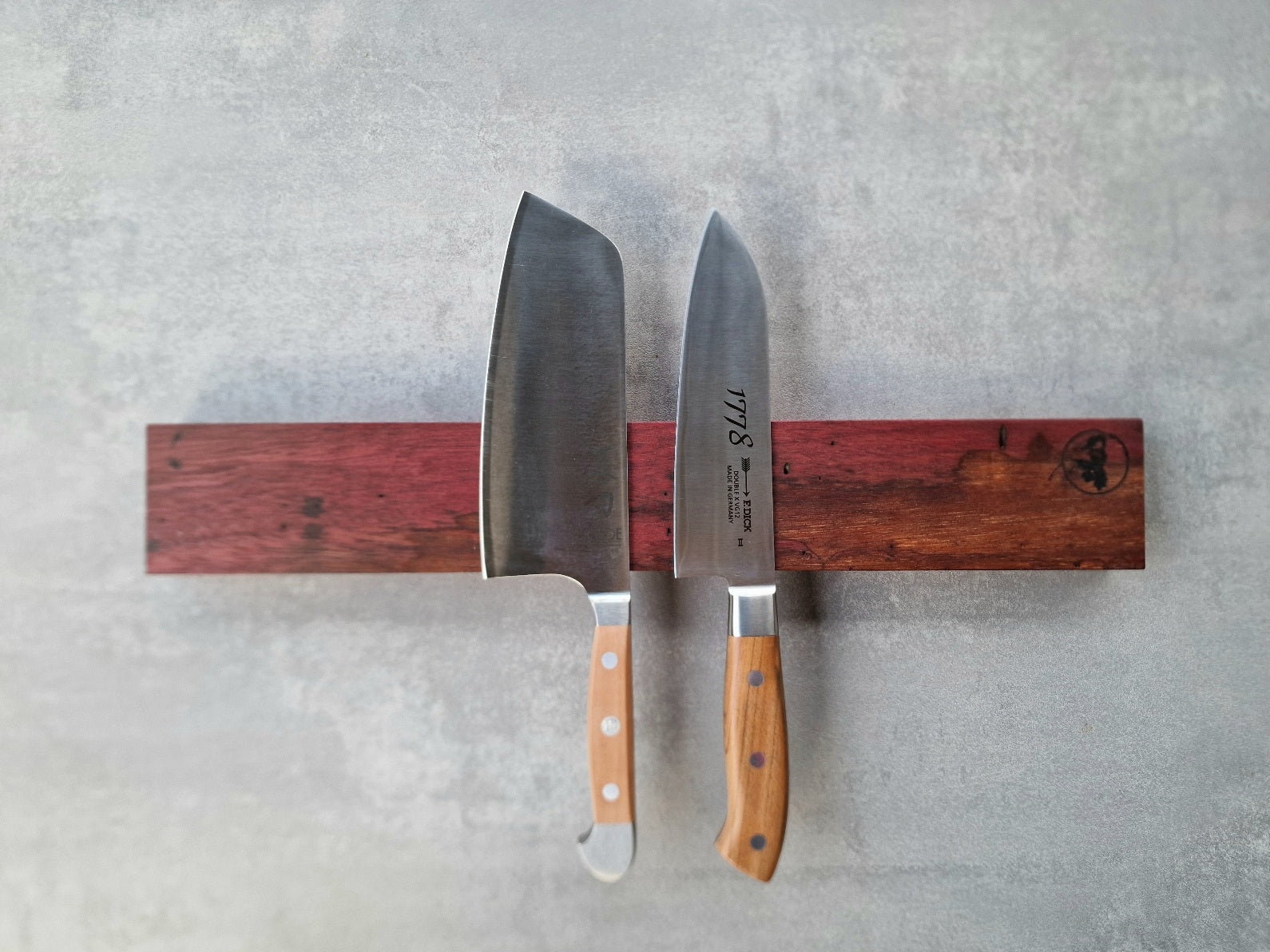 Amaranth Messerhalter Magentisch mit einem Güde und Dick Küchenmesser mit Holz Griff