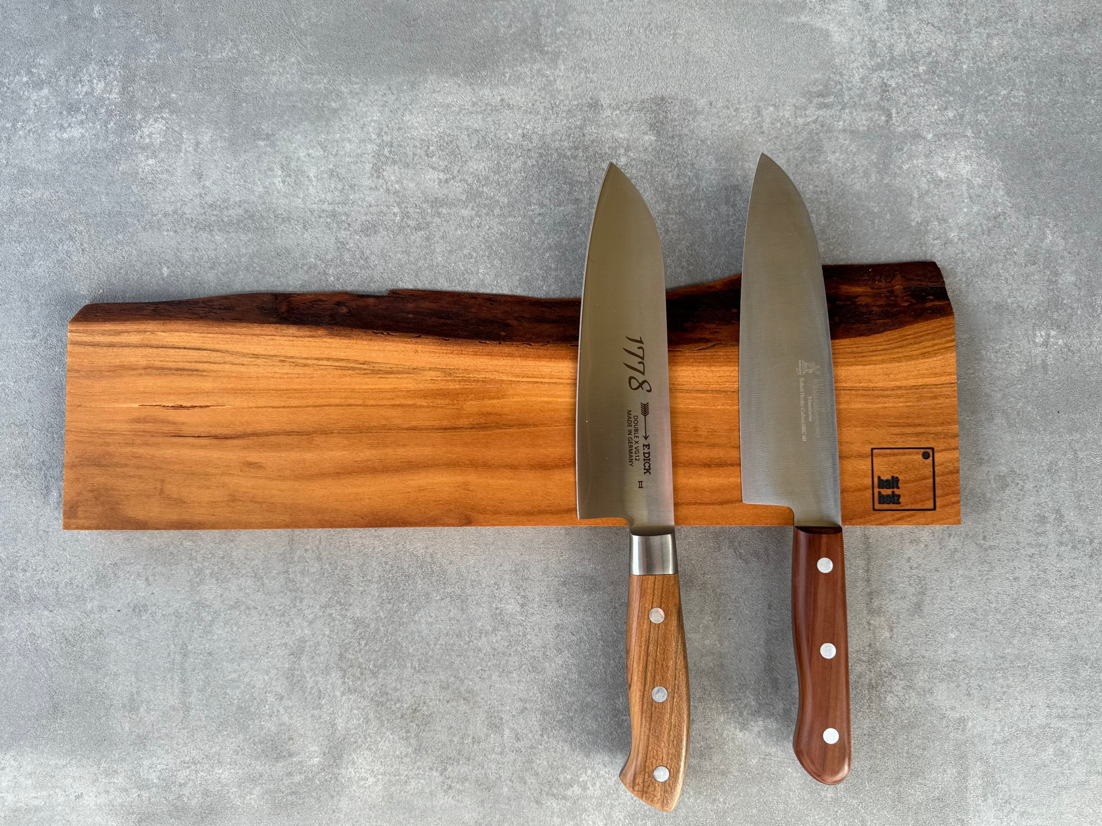 Magnetische Messerleiste mit markanter Baumkante aus Reinecker Kirschbaum. Mit Kochmesser von Windmühlenmesser und Dick.