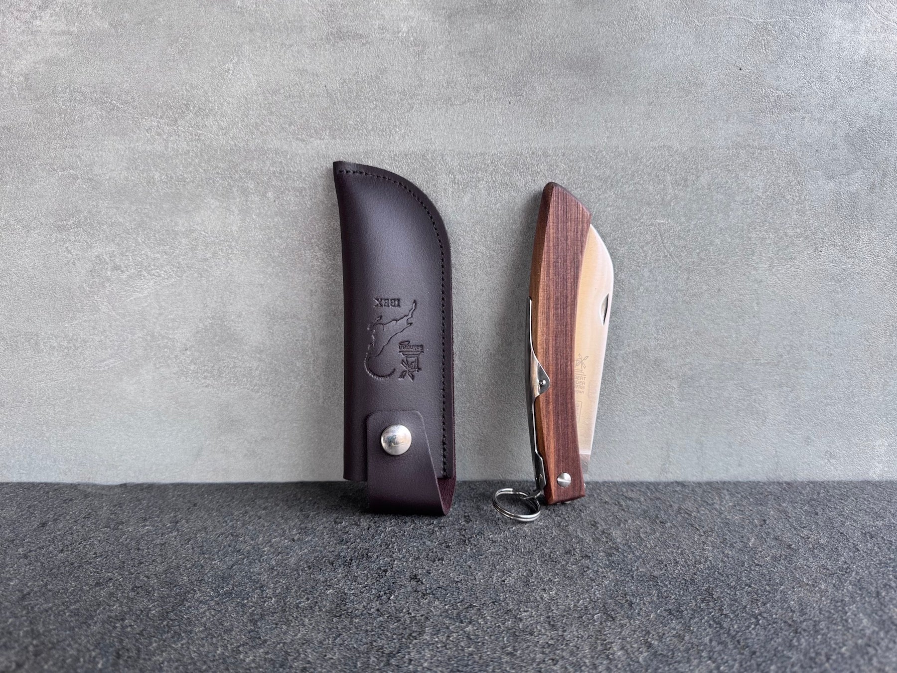 Taschenmesser mit Lederscheide