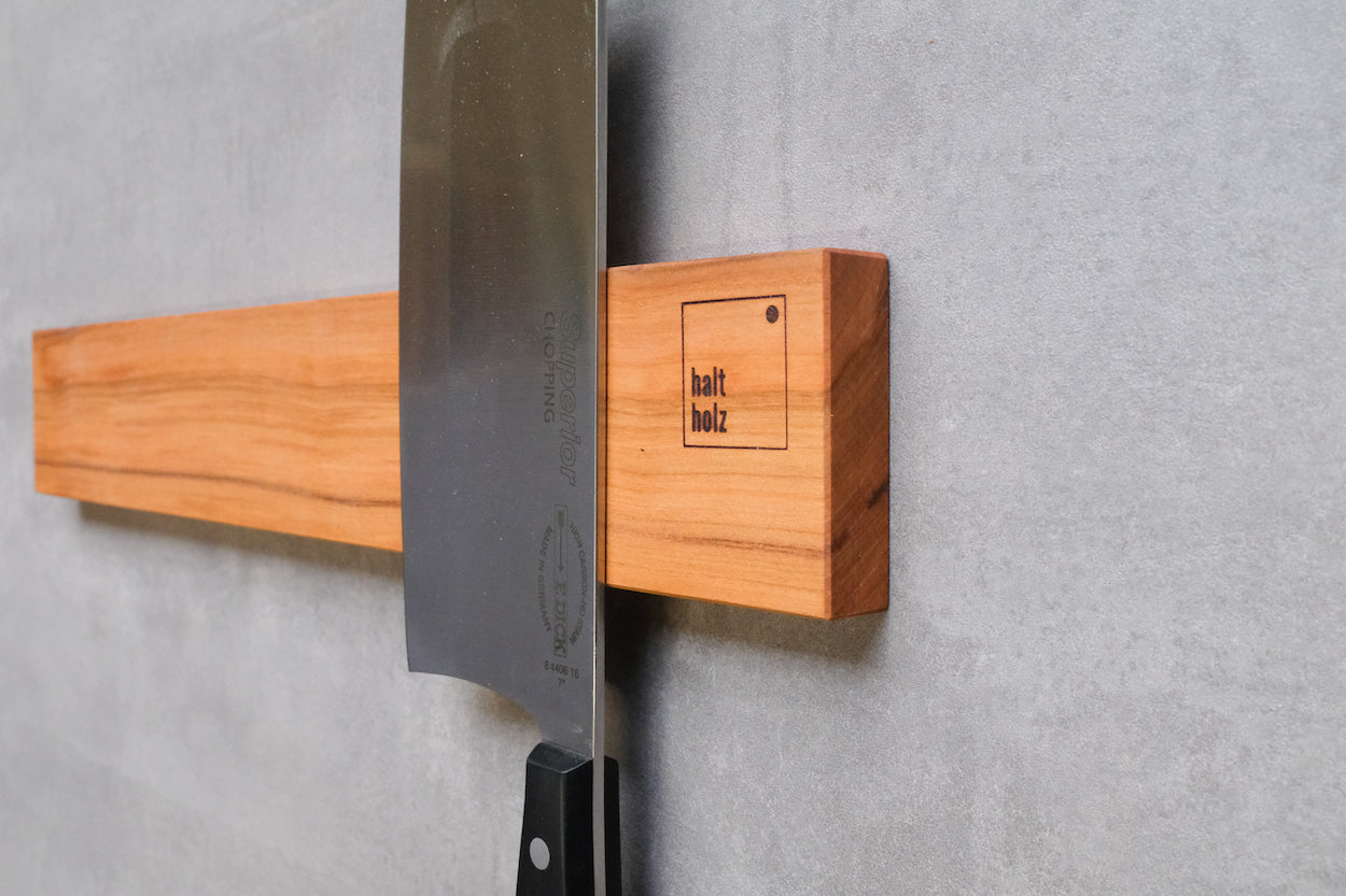 Kirschholz Magnetmesserhalter für die Wand mit einem DICK Messer
