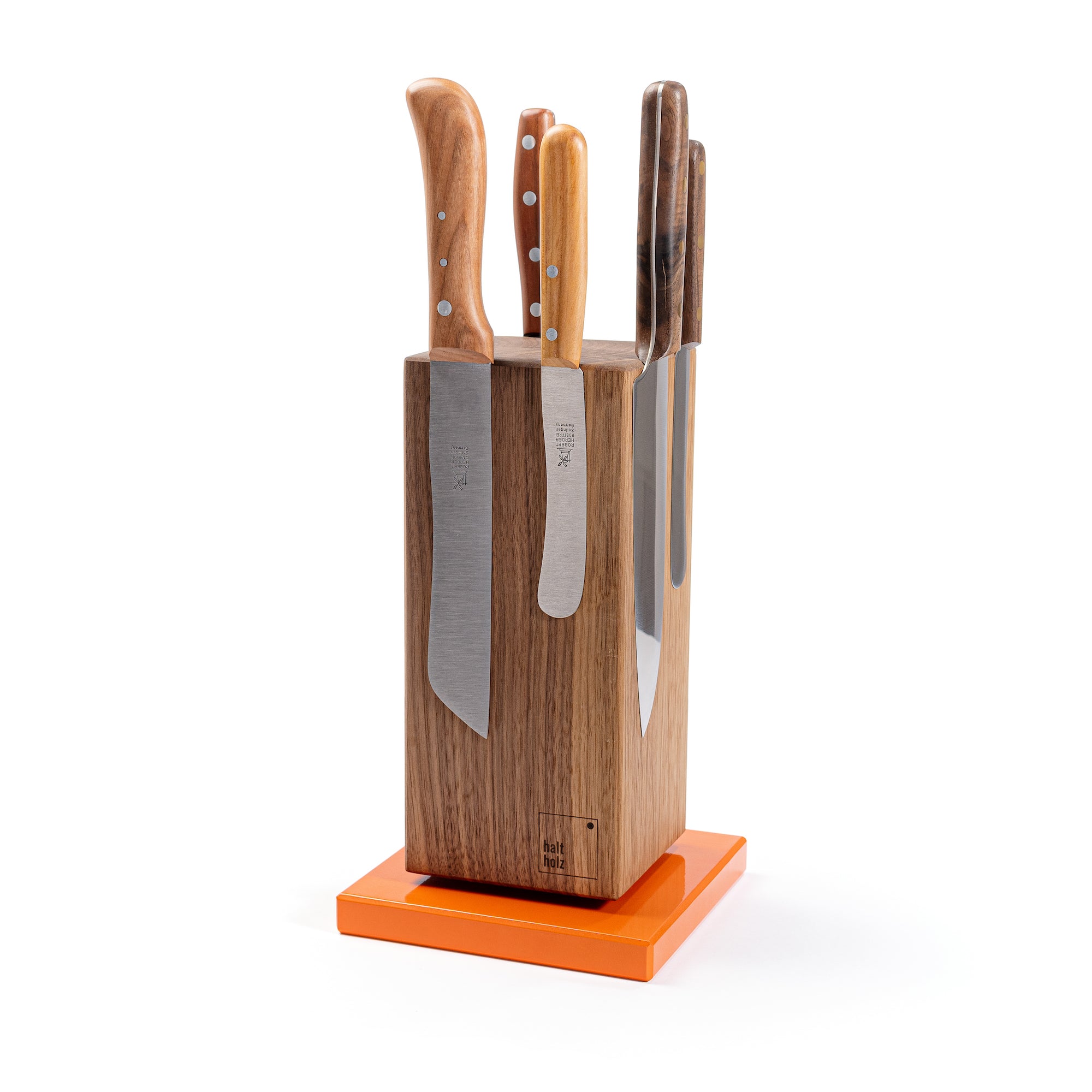 Kochmesser von Windmühlenmesser an einem magnetischen 360 Grad drehbaren Nussbaum Messerblock mit Stahlsockel in orange.