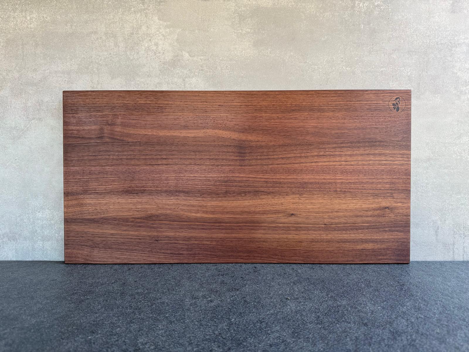 Holzbrett mit gerader Kante - Nussbaum 2,6 cm dick - drei Größen - Spessartbrett