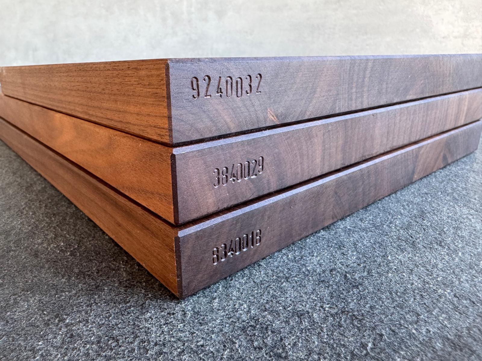 Holzbrett mit gerader Kante - Nussbaum 2,6 cm dick - drei Größen - Spessartbrett