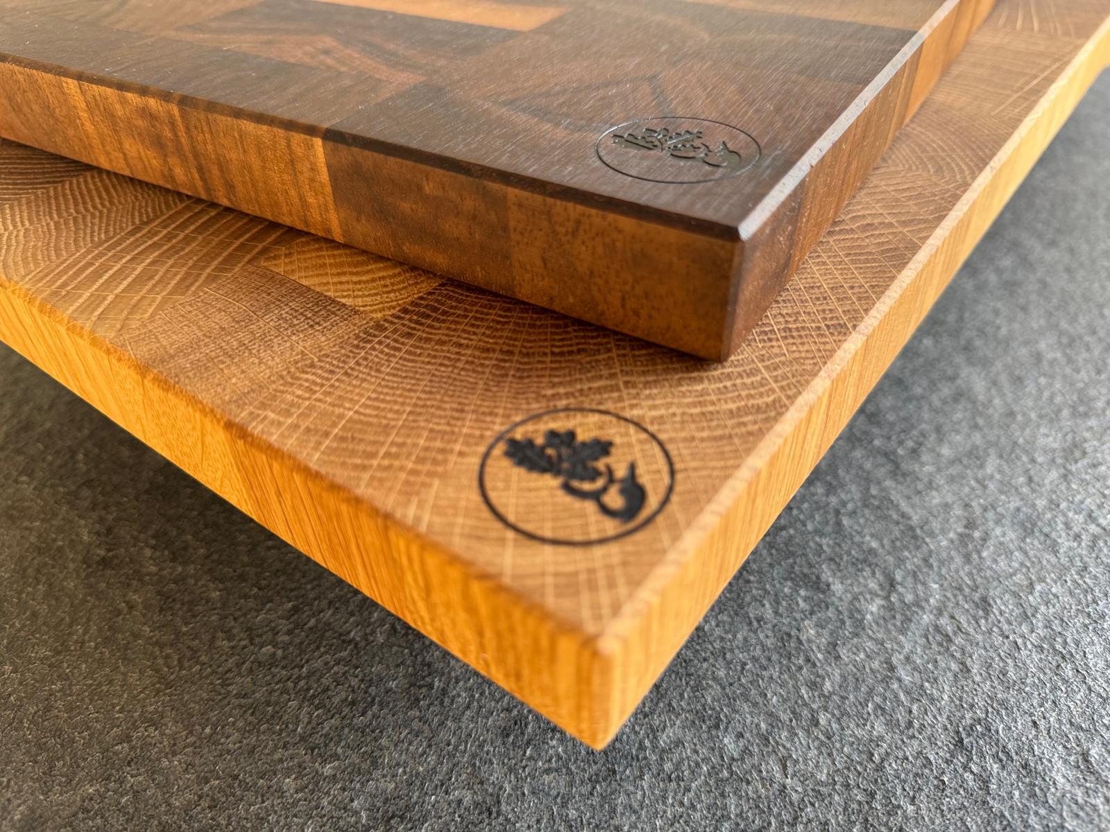 Nussbaum und Eiche Hirnholz Schneidebrett von Spessartbrett im Vergleich