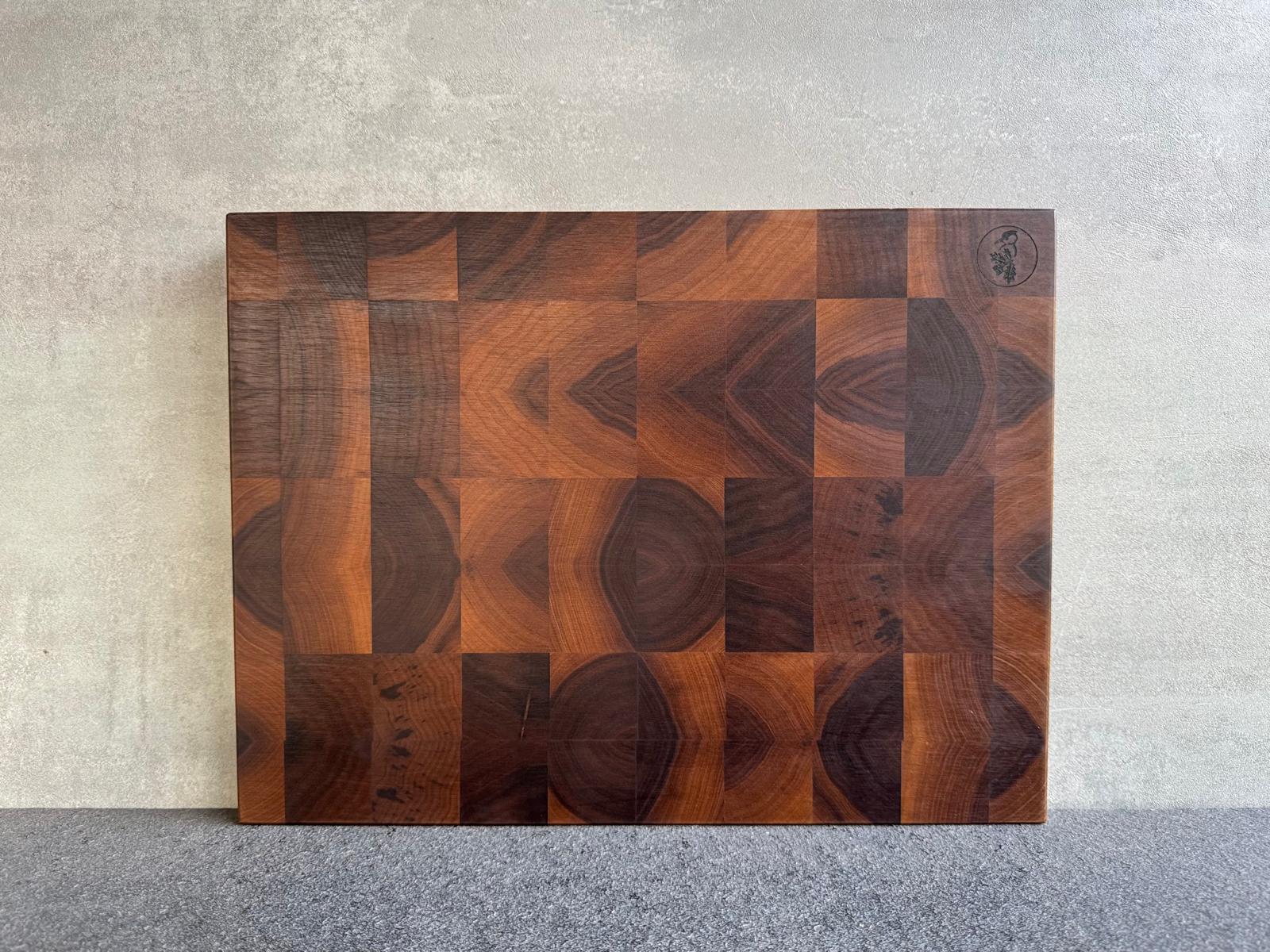 40 cm breites Nussbaum Stirnnholz Schneidebrett.