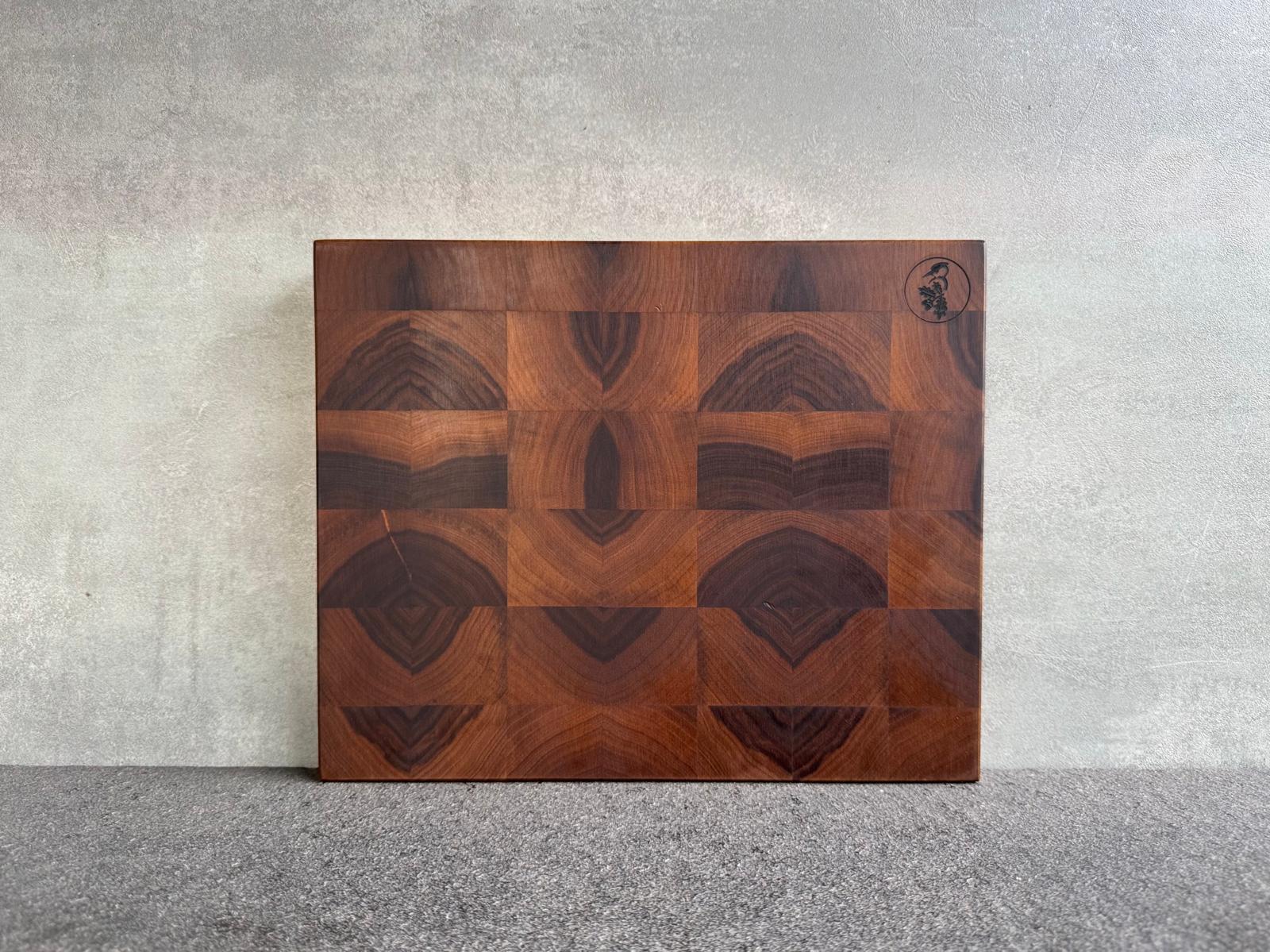 30 cm breites Nussbaum Stirnnholz Schneidebrett.