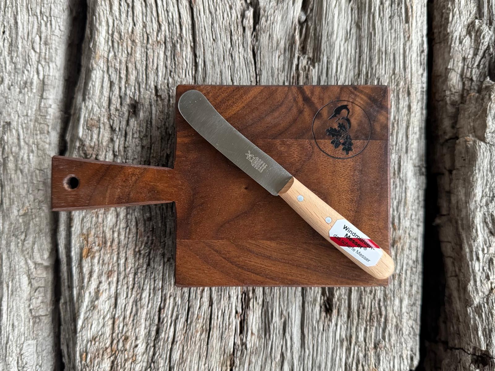 Amuse Gueule Holzbrett mit Stiel und Windmühlenmesser Buttermesser - Spessartbrett