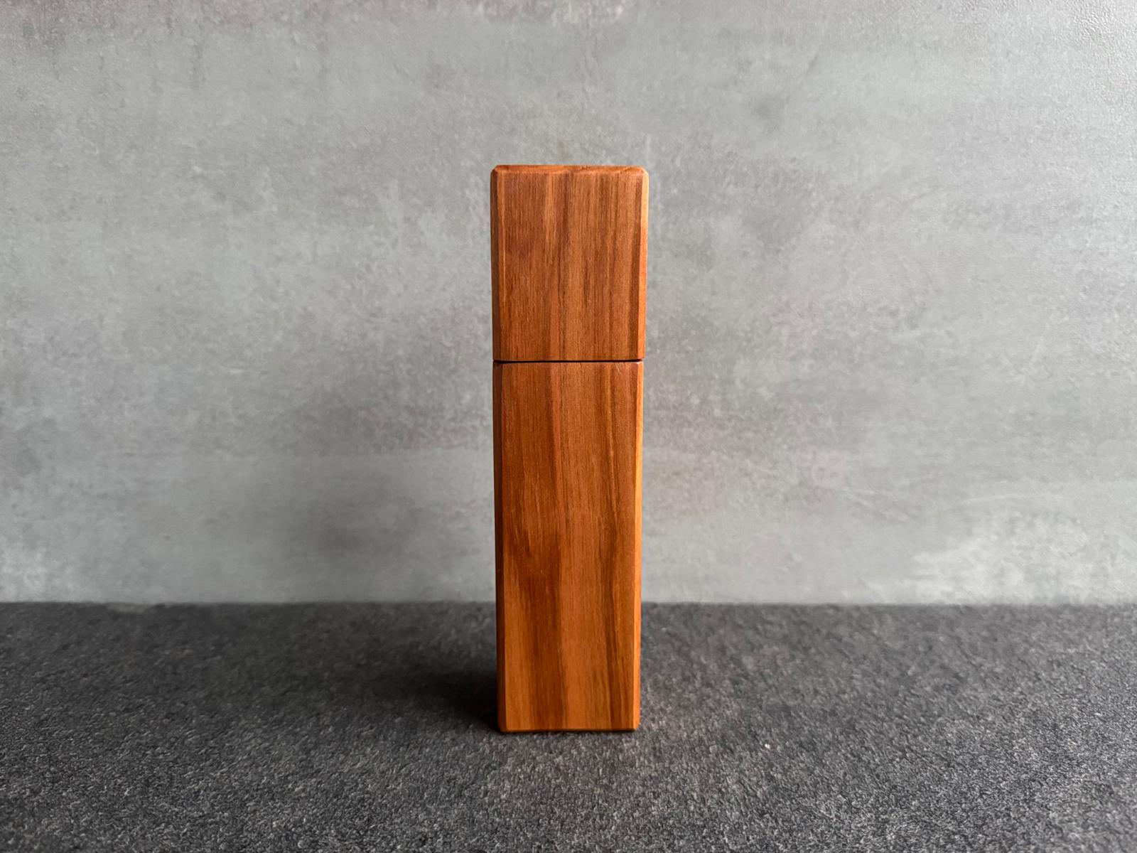 Mühle aus Kirschbaum