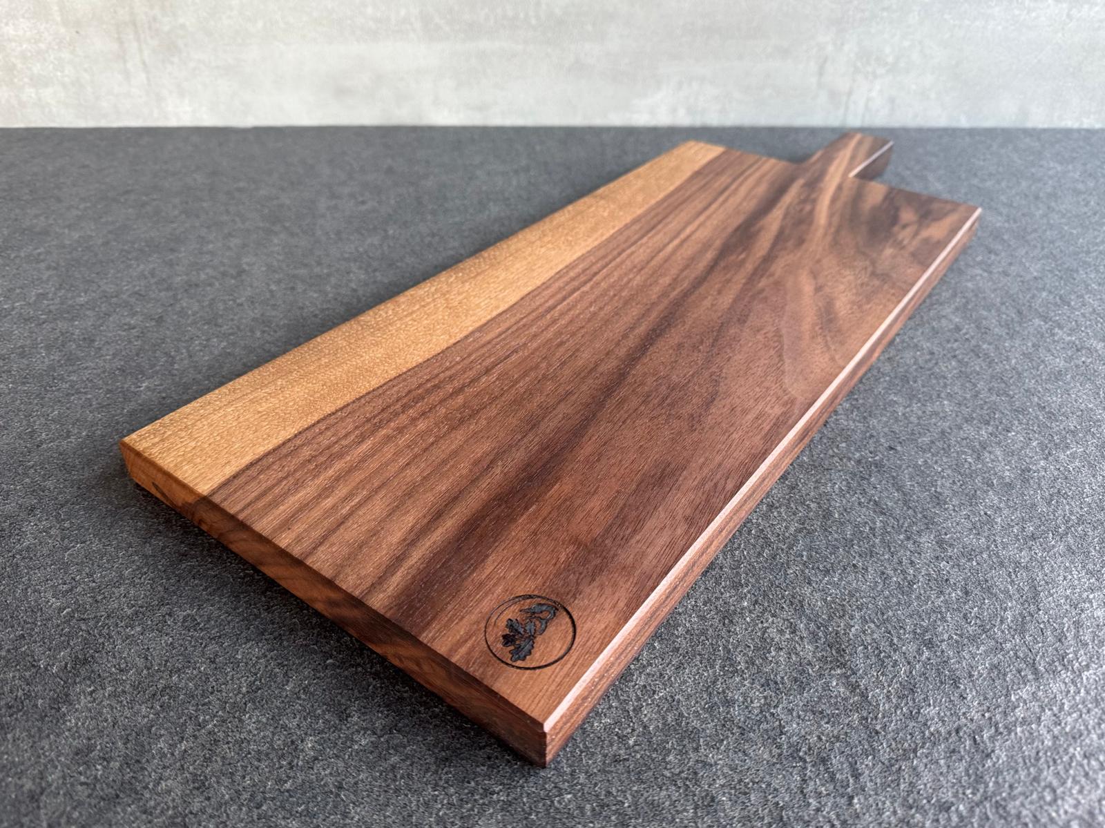 Servierbrett aus Nussbaum von oben