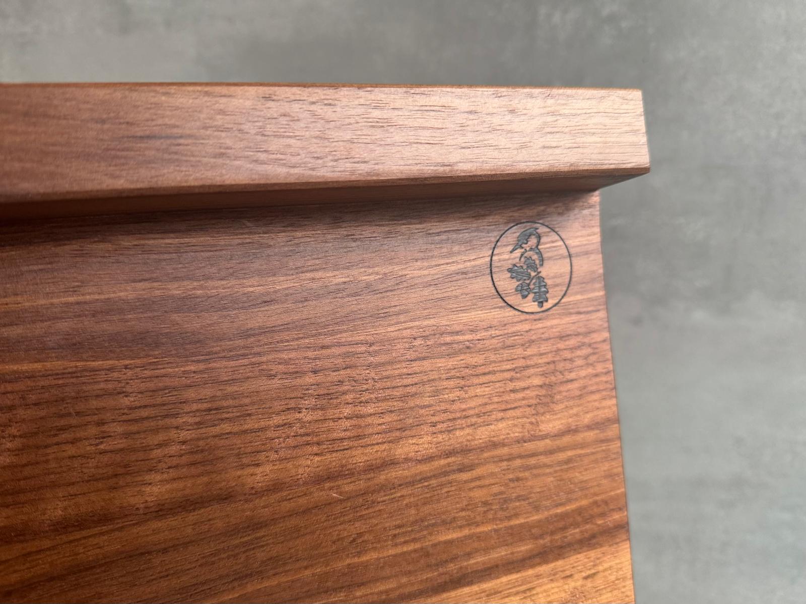 Der Anschlag im Detail bei einem Backbrett mit 2 Anschlägen