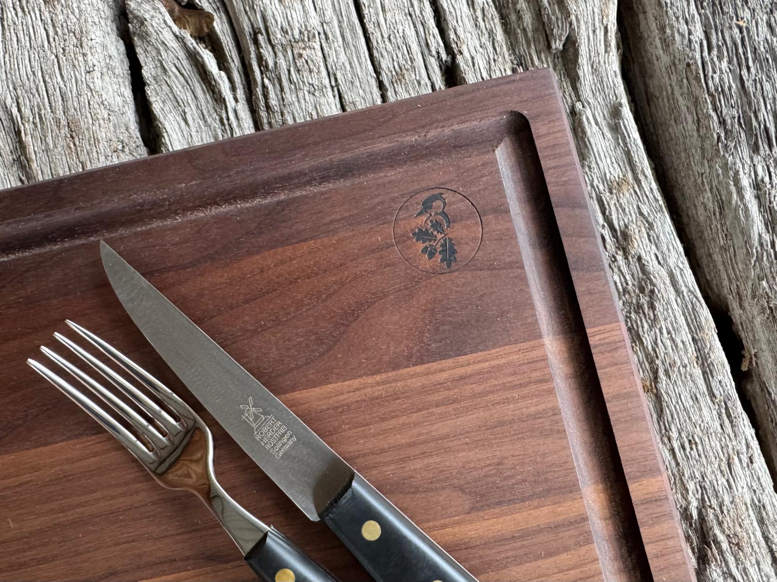 Nussbaum Schneidebrett mit Saftrille - Spessartbrett