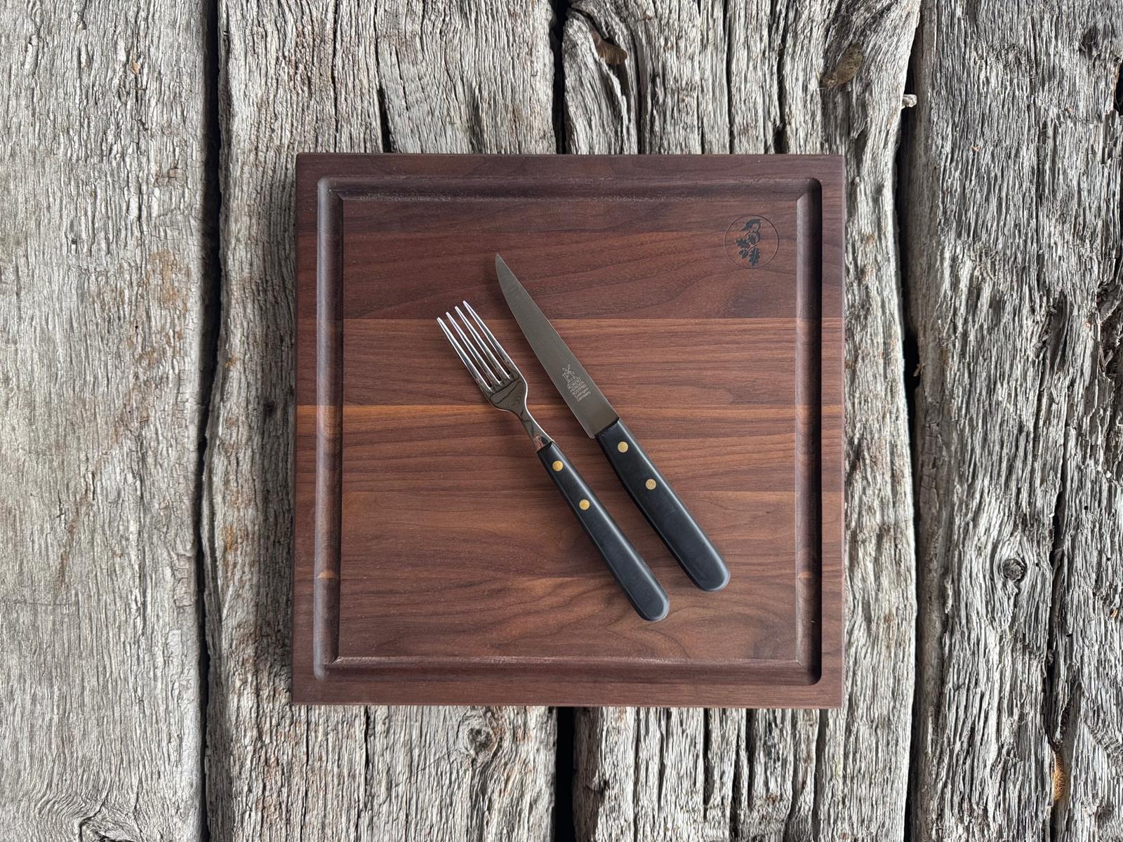 Nussbaum Schneidebrett Ansicht von oben Saftrille 