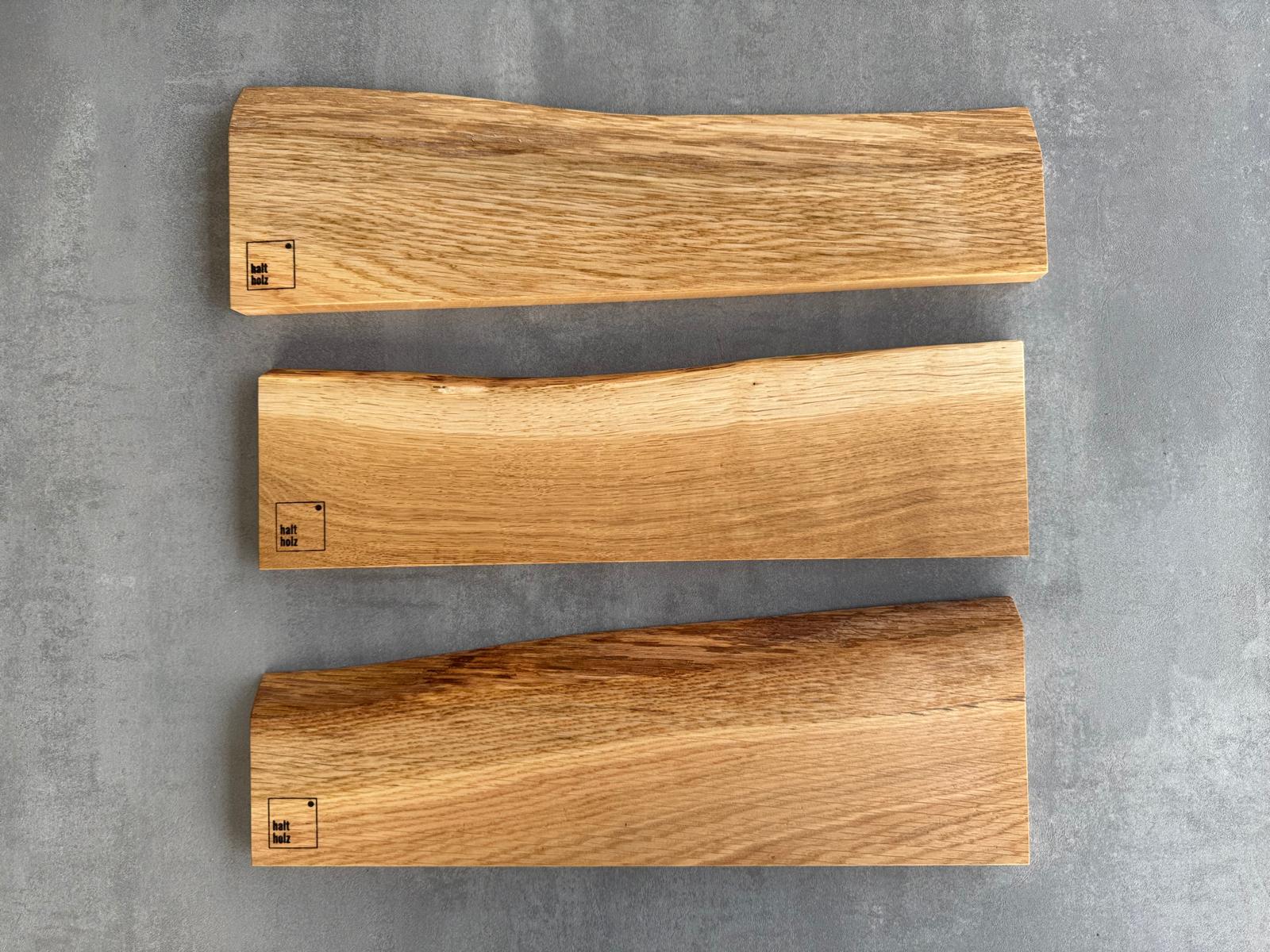 3 verschiedene handgefertigte Messerleisten aus Spessart-Eiche mit natürlicher Baumkante.