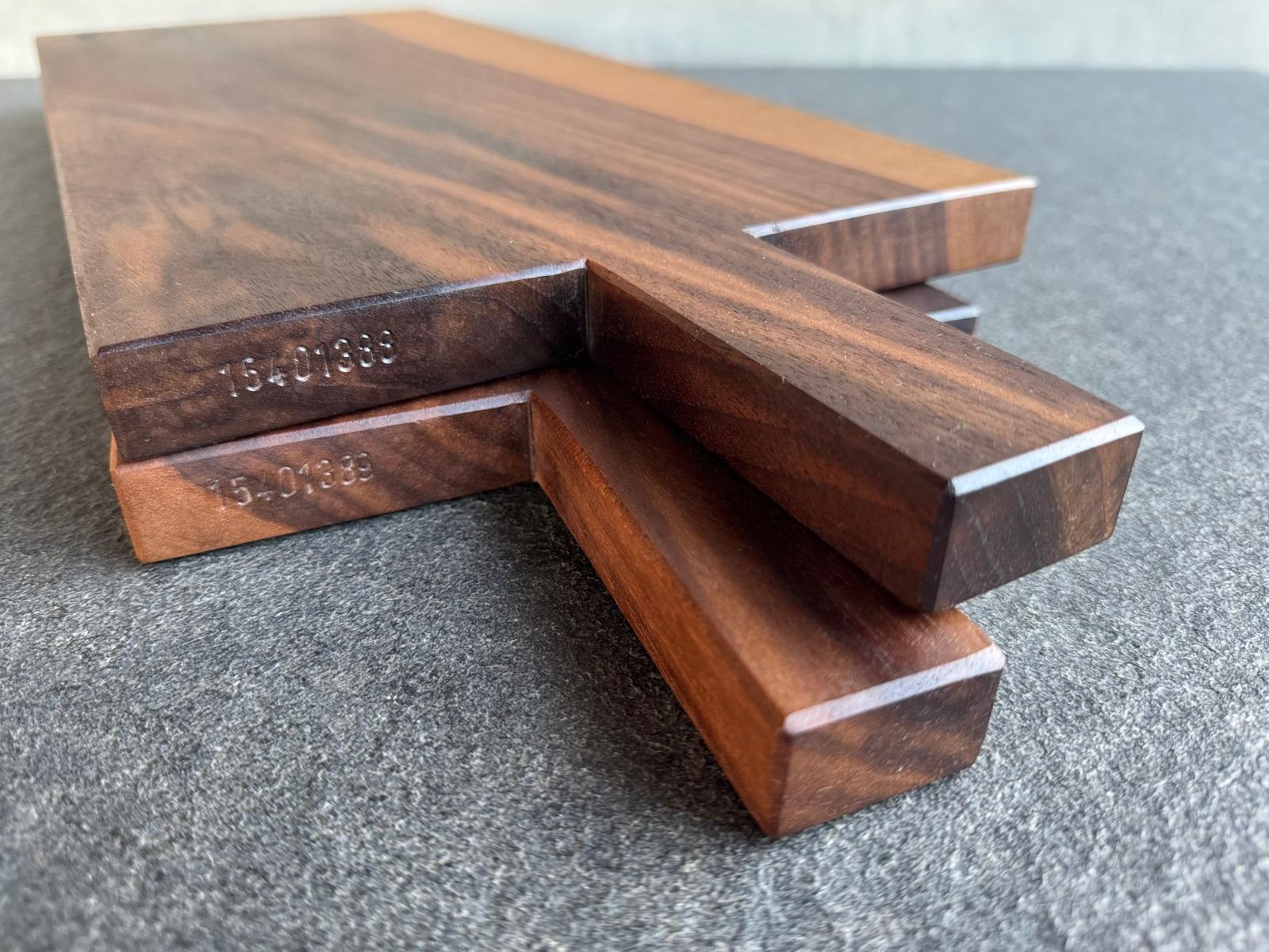 Griff im Detail bei einem Servierbrett