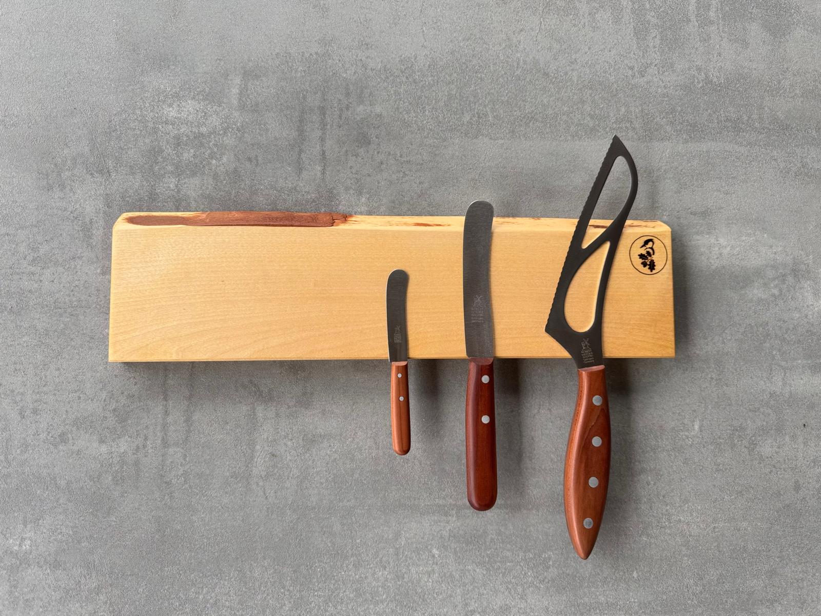 Freiform Magnetmesserhalter aus Birke mit Baumkante für 7 Messer 