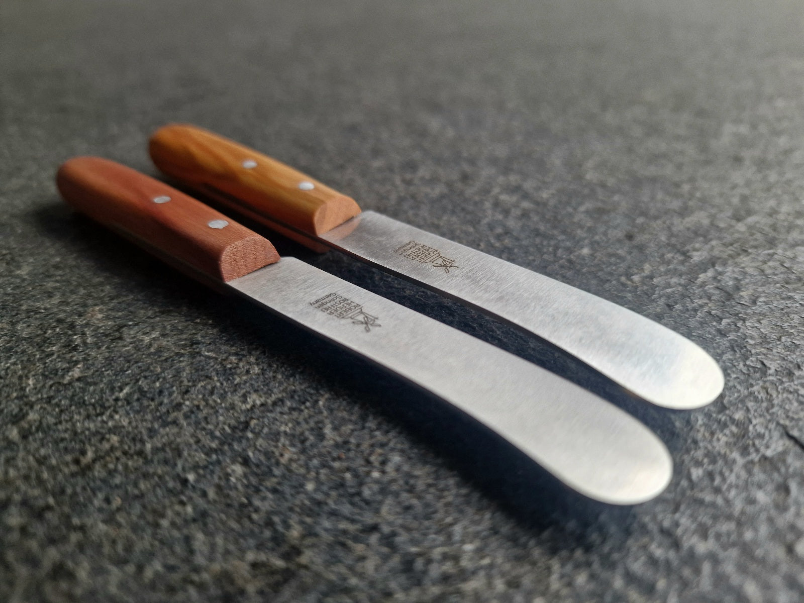 Messer für Kräuterbutter und Butterboard Gerichte. Die Klinge im Detail.