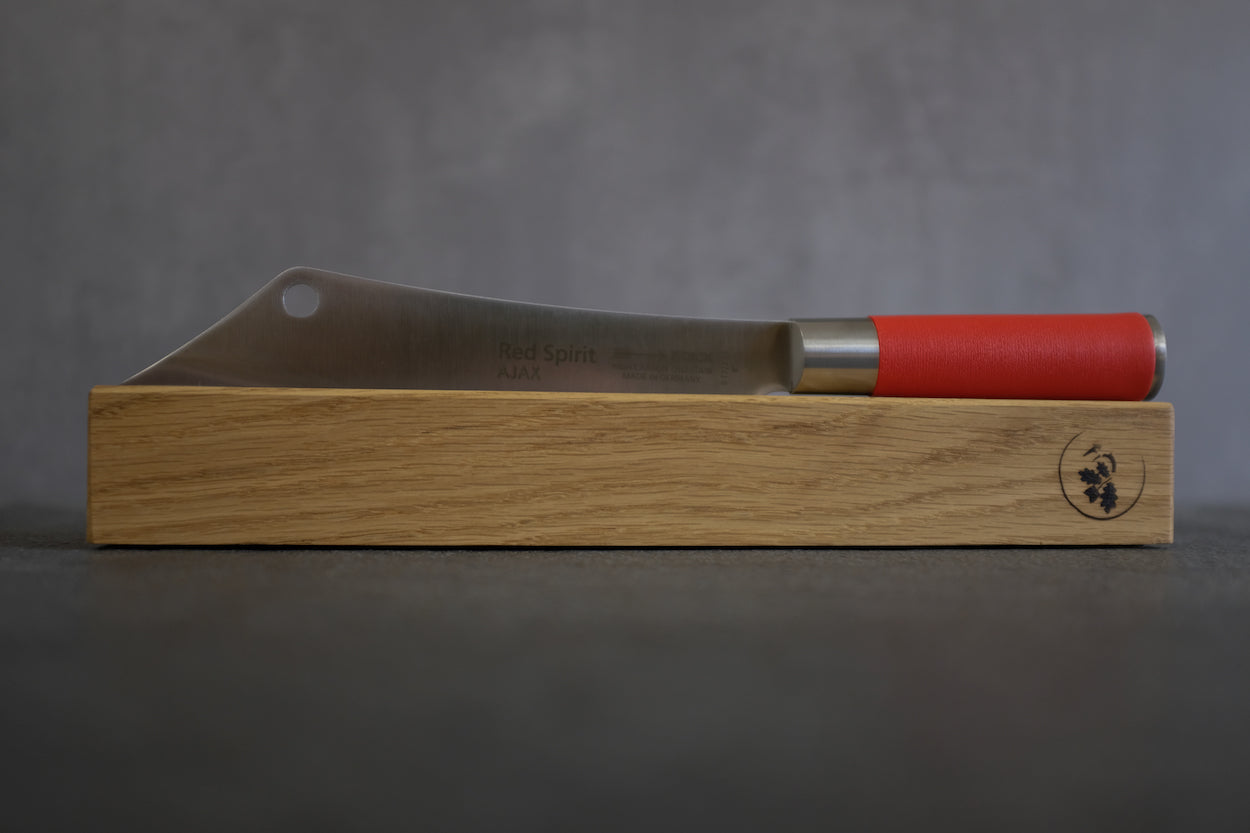 Mobiler Messerhalter aus Eiche mit einem Dick Kochmesser Ajax .